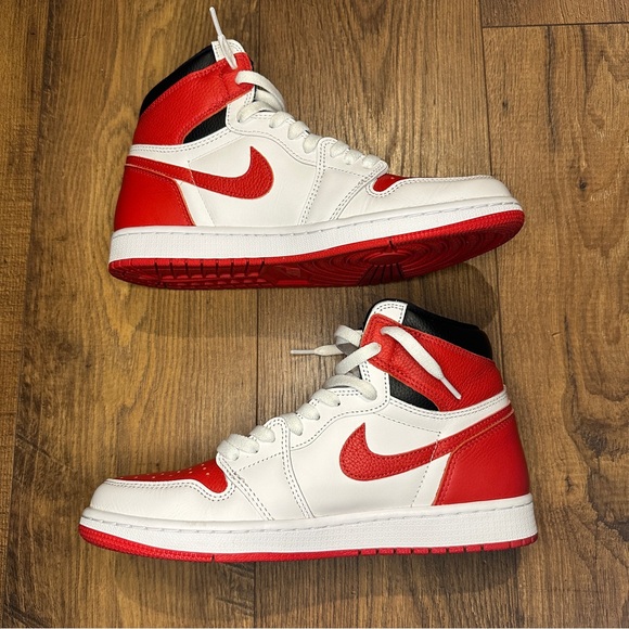 Jordan 1 Retro High OG - Picture 2 of 8